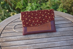 Les Cuirs de lune - Pochette Home bordeau camel, imprimé escargot champignon