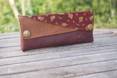 Les Cuirs de lune - trousse asymétrique bordeaux camel imprimé