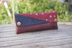 Les Cuirs de lune - trousse asymétrique bordeaux lie de vin étoile agentées bleu marine