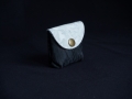Les Cuirs de Lune - Mini porte-monnaie noir moirré blanc grisé motif fleur